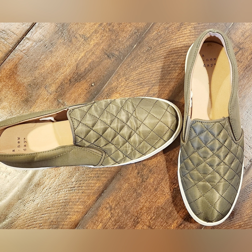 Women's casual slip-on shoes size 8.5